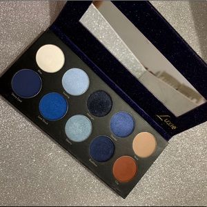 Luxie Blue me Away Eyeshadow Palette